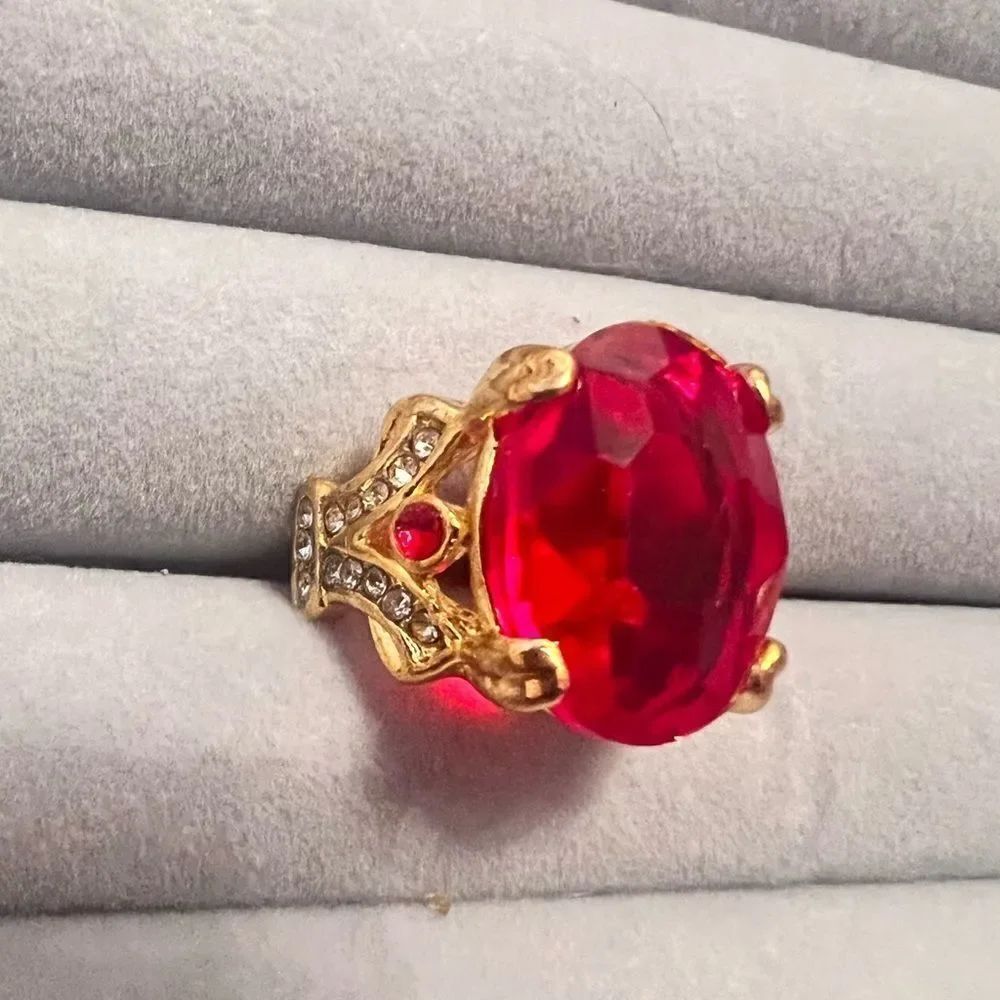 ⭐️3/$25⭐️ NEW Red And Gold Cocktail Ring - Picture 3 of 4